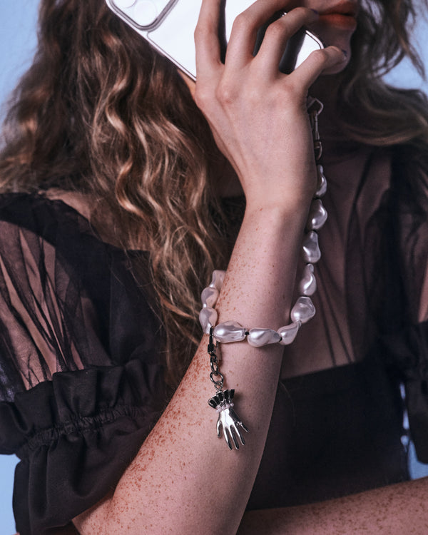 名媛之手珍珠吊飾